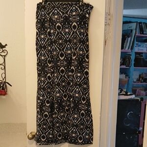 ♡5/$25 Elegant Black and White Patterned Skirt